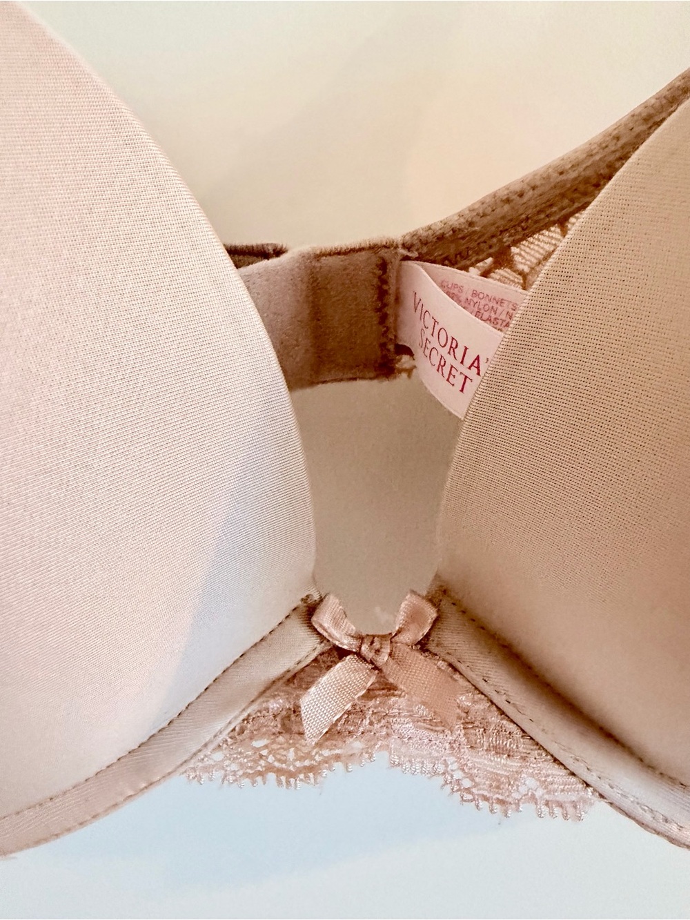 Victoria's Secret Dream Angels Lightly Padded Lace Push Up Bra - Picture 2 of 5